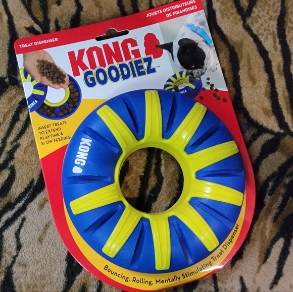 KONG Dog Goodiez Treat Dispeser Toy  Med/large - Picture 1 of 2